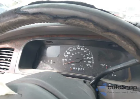 2000 Lincoln Town Car Executive из США, поврежденный, VIN 1LNHM81W3YY799189